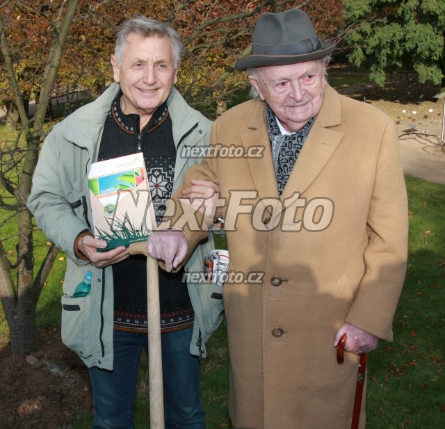 Jiří Menzel s Otakarem Vávrou sázeli stromy